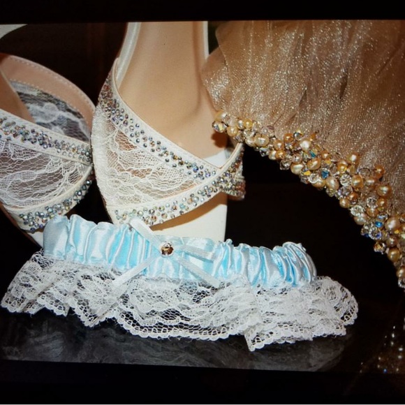 Wedding dress and veil - Picture 5 of 5